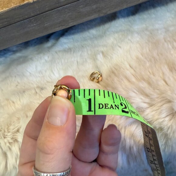 Vintage 70's Avon Pink & Gold Tone Floral Clip On Earrings - Picture 6 of 6